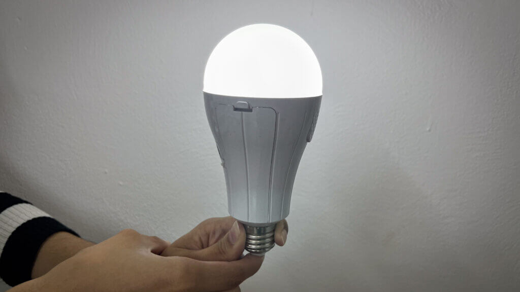 BOMBILLO DE EMERGENCIA RECARGABLE - Comercial los Todos